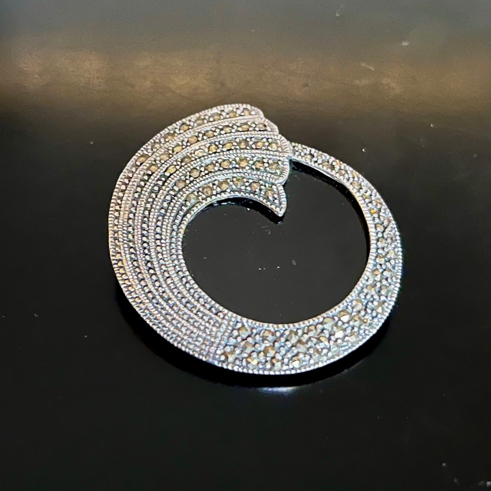 Vintage Art Deco Style 925 Sterling Silver Marcasite & Onyx Brooch Pin